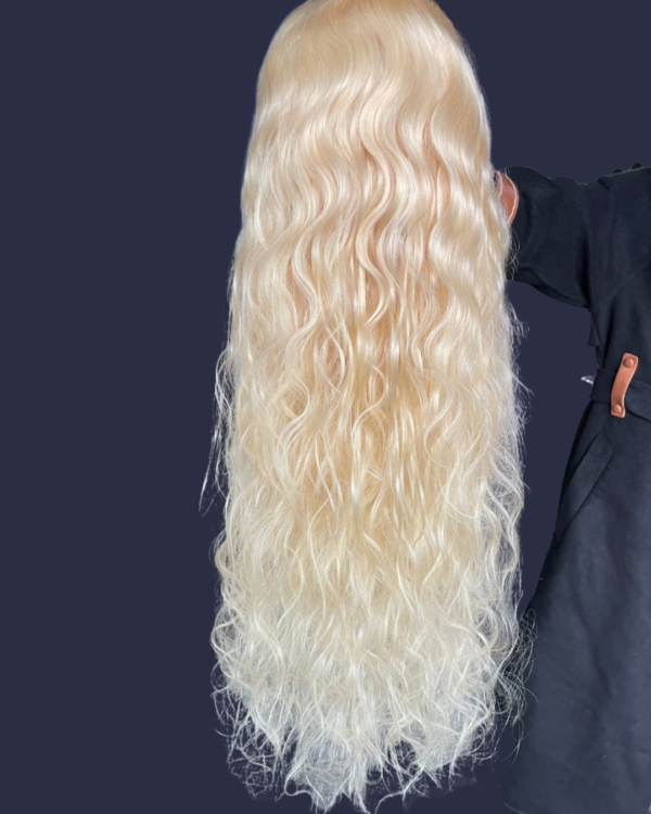 perruque blond ondulé